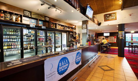 Glenmore Tavern - Accommodation VIC 25