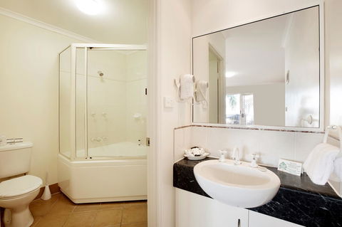 Glenmore Tavern - Accommodation VIC 3