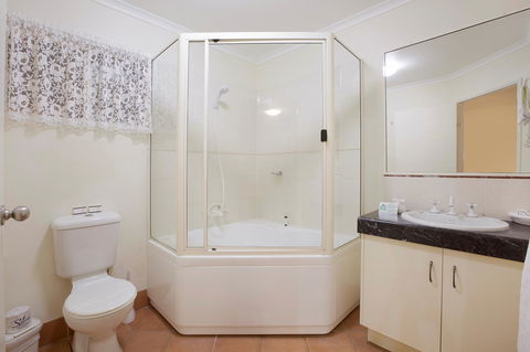 Glenmore Tavern - Accommodation VIC 13