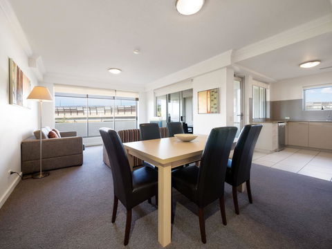 Oaks Brisbane Mews Suites - Accommodation VIC 10