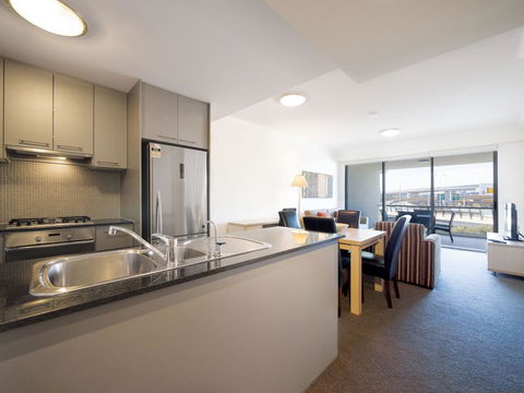 Oaks Brisbane Mews Suites - Accommodation VIC 6