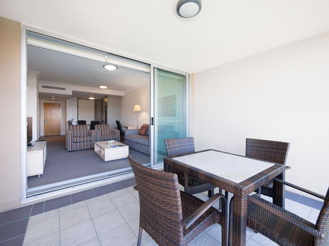 Oaks Brisbane Mews Suites - Accommodation VIC 8