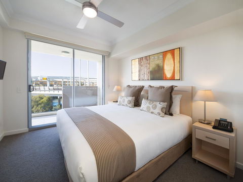 Oaks Brisbane Mews Suites - Accommodation VIC 13