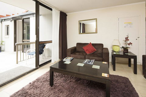 Burleigh Palms Holiday Apartments - Accommodation VIC 33