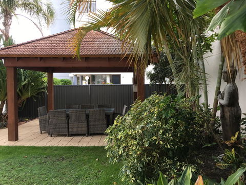 Burleigh Palms Holiday Apartments - Accommodation VIC 22