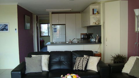 Burleigh Palms Holiday Apartments - Accommodation VIC 39