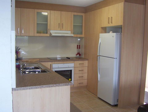 Burleigh Palms Holiday Apartments - Accommodation VIC 20