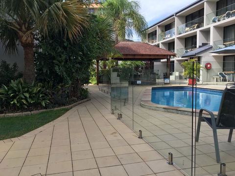 Burleigh Palms Holiday Apartments - Accommodation VIC 3