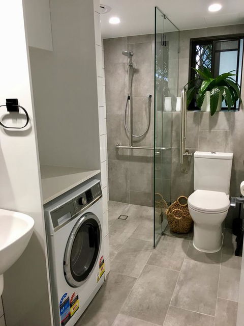 Burleigh Palms Holiday Apartments - Accommodation VIC 6