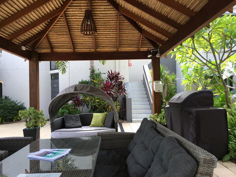 Burleigh Palms Holiday Apartments - Accommodation VIC 4