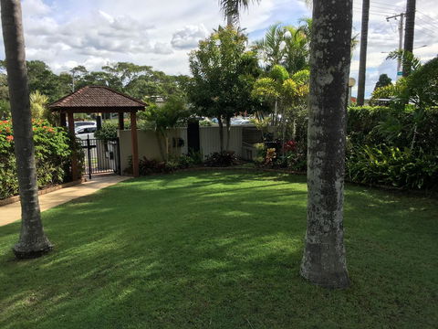 Burleigh Palms Holiday Apartments - Accommodation VIC 21