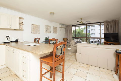 Burleigh Palms Holiday Apartments - Accommodation VIC 31