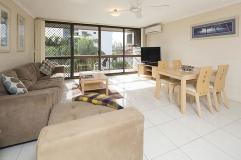 Burleigh Palms Holiday Apartments - Accommodation VIC 15