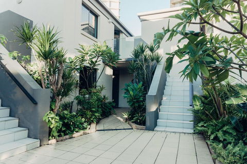 Burleigh Palms Holiday Apartments - Accommodation VIC 17