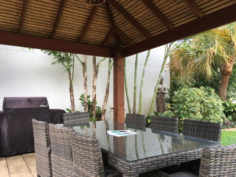 Burleigh Palms Holiday Apartments - Accommodation VIC 23