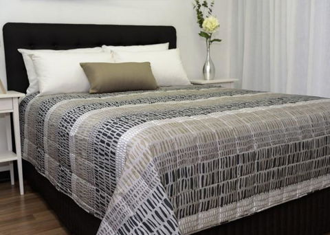 Burleigh Palms Holiday Apartments - Accommodation VIC 1