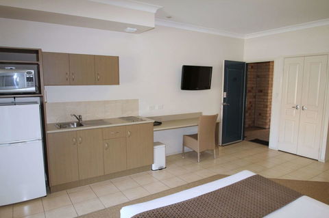 Midlander Motor Inn - Accommodation VIC 22