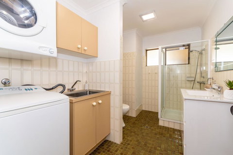 Spacious Family Unit With Incredible Views. - Accommodation VIC 13