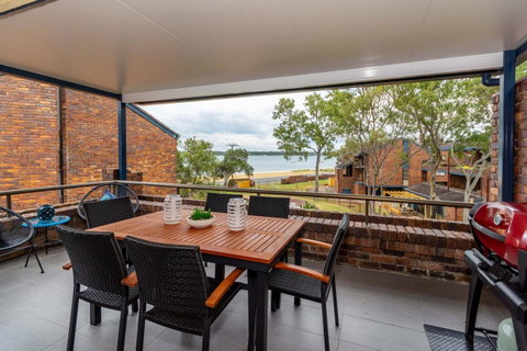 Spacious Family Unit With Incredible Views. - Accommodation VIC 0