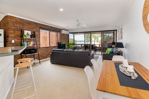 Spacious Family Unit With Incredible Views. - Accommodation VIC 12