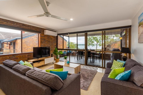 Spacious Family Unit With Incredible Views. - Accommodation VIC 1