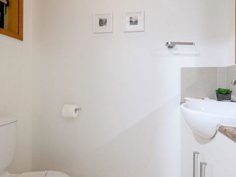 Claytons 1 By Discover Stradbroke - Accommodation VIC 5