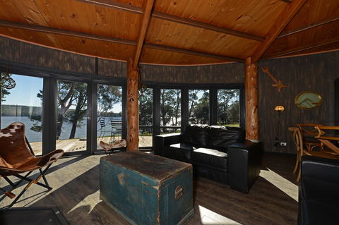 Taylors Bay Cottage - Accommodation VIC 3