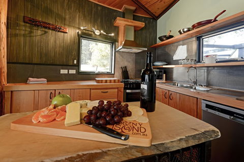 Taylors Bay Cottage - Accommodation VIC 6