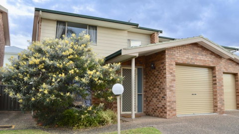 'Lighthouse Palms' - Accommodation VIC 3