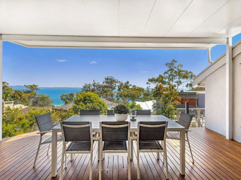 'Nunkeri', 5 Kerrie Close - Stunning House With Fabulous Views, Linen, WIFI & Air Conditioning - Accommodation VIC 0