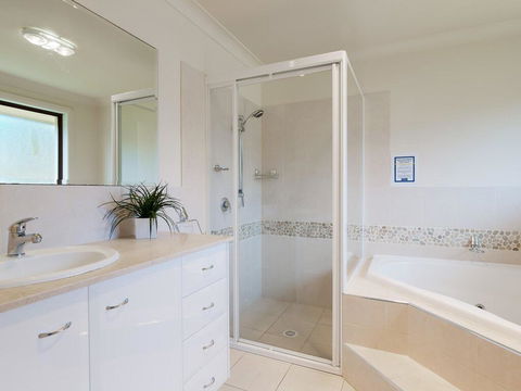 'Sandy Point Haven', 21a Sandy Point Rd - Stylish Haven With WIFI, Air Conditioning & Water Views - Accommodation VIC 1