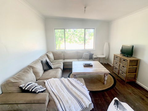 'The Wattles' - True Country Escape Near Wineries - Borenore - Accommodation VIC 2