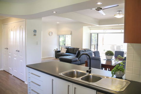 'Top Tier' Dog Friendly Holiday Home - Accommodation VIC 2