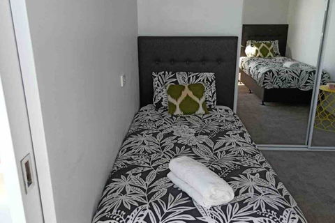, Elsternwick, Impressive 2bed:carspot:15mins To CBD - Accommodation VIC 0