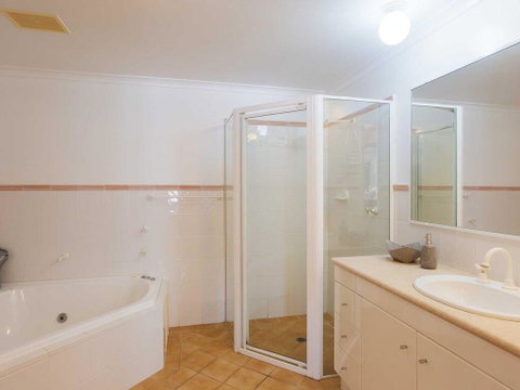 1 'Peninsula Waters', 2-4 Soldiers Point Road - Aircon, Pool & Massive Outdoor Area - Accommodation VIC 2