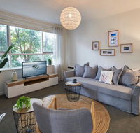 1 Bedroom Apt With Parking Stroll to Elwood Beach - Accommodation VIC