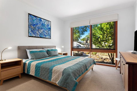 1 Gordon St, Cowes - Kenros Beach House - Accommodation VIC 3