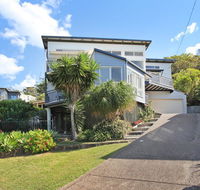10 Barra Crescent Coolum Beach 500 BOND WIFI walking distance to beach - Accommodation VIC