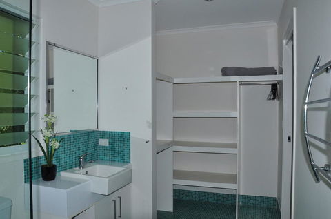 10 Double Island Drive - Modern Family Home, Centrally Located, Swimming Pool & Outdoor Area - Accommodation VIC 2