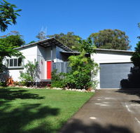 10 Double Island Drive - Modern family home centrally located swimming pool  outdoor area - Accommodation VIC