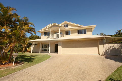 11 Dalmor Court, Coolum Beach - Pet Friendly, Linen Supplied, 500 BOND - Accommodation VIC 0