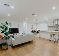 118 Refreshing 3BR Werribee Family House - Accommodation VIC