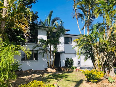 12 Cooloola Drive - Family Home, Close To Beach, Pet Friendly - Accommodation VIC 3