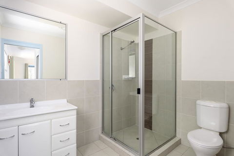 12 Ibis Court - Highset Beach House With Natural Bushland Gardens And Covered Decks - Accommodation VIC 2