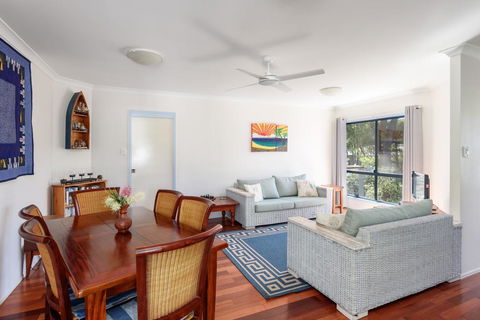 12 Ibis Court - Highset Beach House With Natural Bushland Gardens And Covered Decks - Accommodation VIC 3