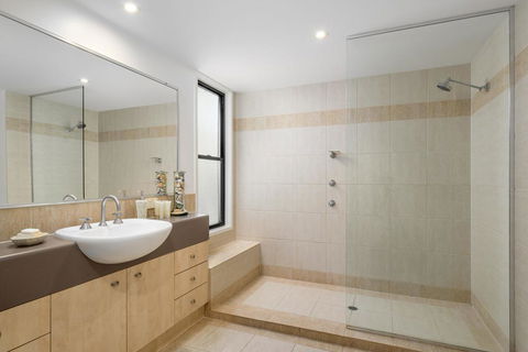 12 Naiad Court- Pool, Sleeps 8, Close To Beach - Accommodation VIC 2