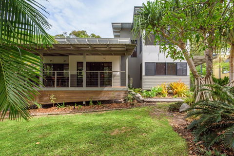12 Naiad Court- Pool, Sleeps 8, Close To Beach - Accommodation VIC 1