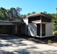 12 Satinwood Drive - Family home with swimming pool located in natural bushland and close to beach - Accommodation VIC
