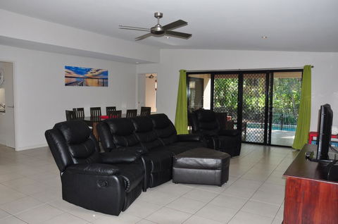 12 Satinwood Drive - Family Home With Swimming Pool Located In Natural Bushland And Close To Beach - Accommodation VIC 1