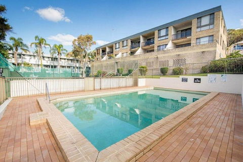 14 'THE DUNES', 38 MARINE DR - LARGE UNIT WITH POOL, TENNIS COURT AND DIRECTLY ACROSS FROM FINGAL - Accommodation VIC 3
